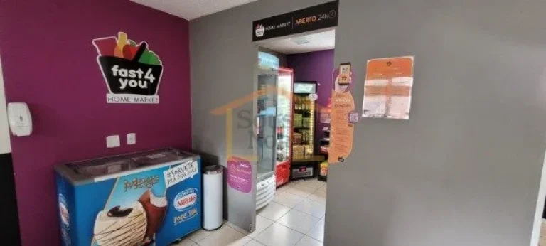 Imagem Apartamento com 2 dormitórios, sendo um com guarda-roupa planejado, piso laminado, sala para dois a...