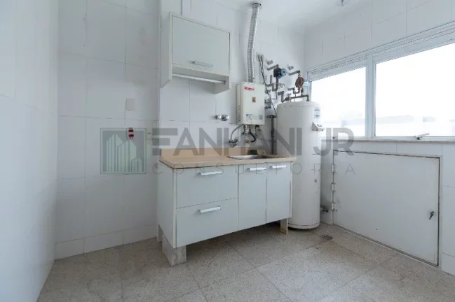 Imagem Maravilhosa cobertura duplex no coração do Jardim América! Com uma área de 450m2, esse imóvel é simplesmente incrível! Possui 4 suítes, todas equipa