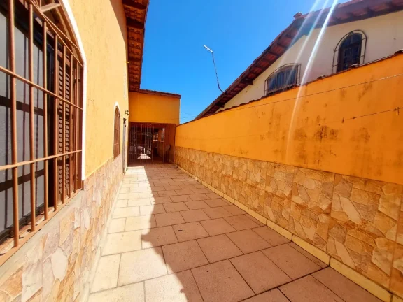 Imagem Casa para Venda em Itanhaém, Jardim Grandesp, 3 dormitórios, 2 suítes, 1 banheiro, 3 vagas
