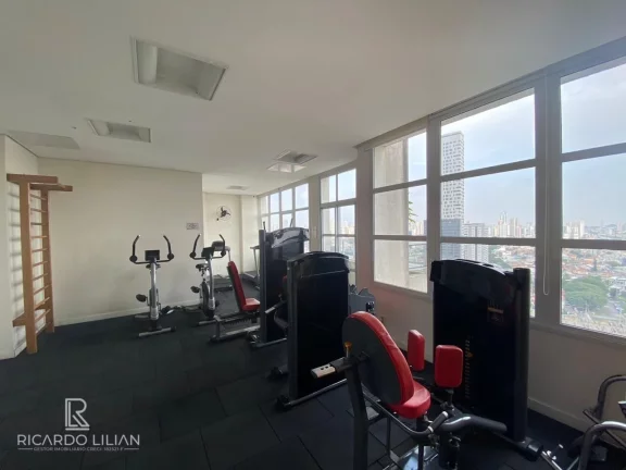 Imagem URGENTE!!! Apartamento ao lado do metro Tatuapé em andar alto, varanda e vista livre para sempre.