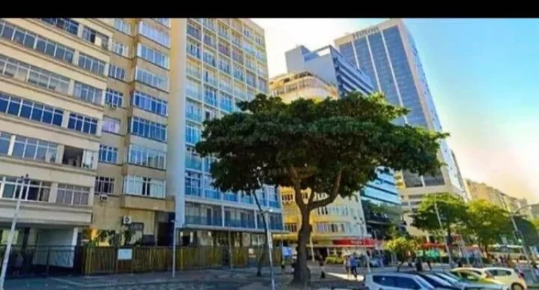 Imagem Apartamento tipo casa na avenida Atlantica pé na areia