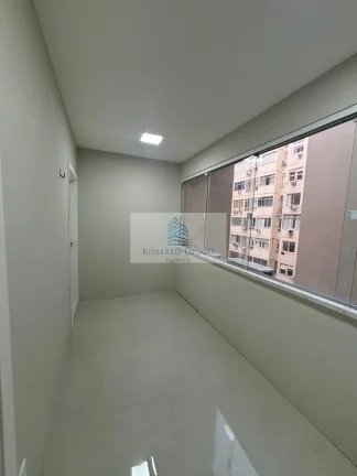 Imagem Apartamento à venda em Copacabana-RJ: 3 quartos, 1 suíte, 1 sala, 3 banheiros, 120m² de área. Venha conferir!