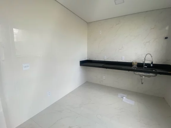 Imagem Imperdível! Casa à venda em Contagem-MG, Parque Xangri-lá: 3 quartos, 1 suíte, 3 salas, 3 banheiros, 4 vagas de garagem, 170m².