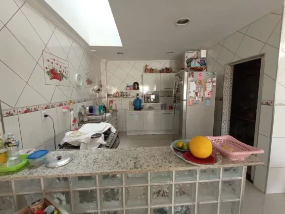 Imagem Sobrado com 2 dormitórios à venda, 193 m² por R$ 585.000,00 - Vila Acoreana - Poá/SP