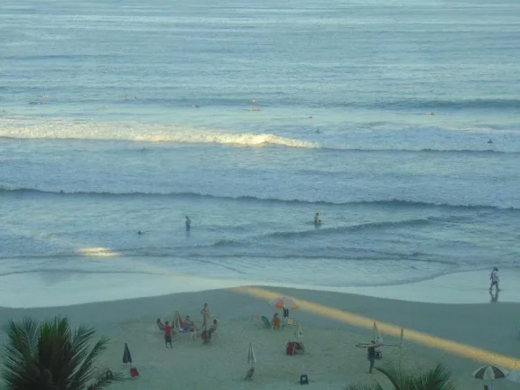 Imagem Praia de Pitangueiras Prédio Frente Total ao Mar,Lindo Apto Totalmente Reformado,Linda Vista ao Mar,2 Garagens,Academia!