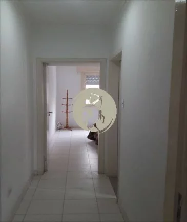 Imagem PARA INVESTIDORES! APARTAMENTO COM ELEVADOR, A 1 QUADRA DA PRAIA DO EMBARE. MUITO ABAIXO AO VALOR DE...