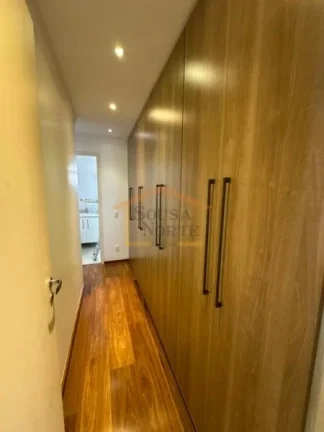 Imagem Apartamento originalmente com 4 dormitórios, estando com 3 dormitórios, sendo 1 suíte, rico em ar...
