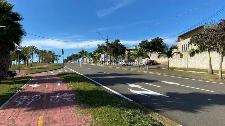 Imagem Este terreno de mil metros quadrados, situado em um aclive, oferece uma excelente oportunidade de in...
