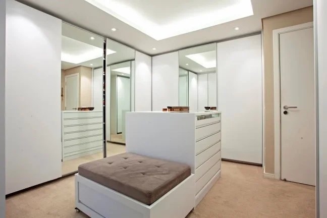 Imagem Apartamento 258M², 3Q, 3 Suítes, 2 Salas, 5 Banheiros, 4 Vagas, Varanda Gourmet, Academia, Piscinas, Churrasqueira, Salão de Festas e Jogos, Depósito.