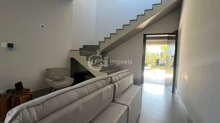 Imagem Imperdível oportunidade! Casa à venda em Alphaville Campo Grande-MS com 3 quartos, 3 suítes, 3 salas e 330m². Confira!