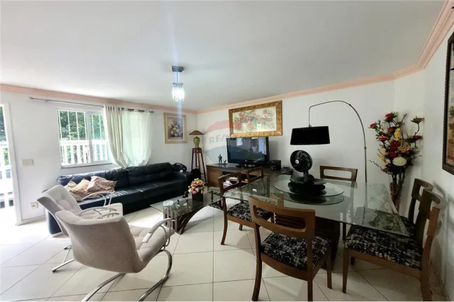 Imagem Casa com 3 quartos, 104 m² à venda em Vila Valqueire - Rio de Janeiro.