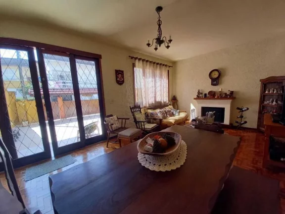 Imagem Casa em Condomínio para Venda em Teresópolis / RJ no bairro Alto