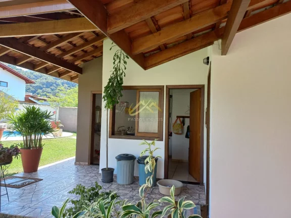Imagem LINDA CASA EM CONDOMINIO FECHADO COM SEGURANÇA, LAGO E RIOS...