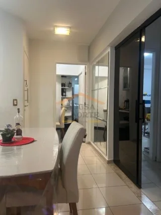 Imagem Apartamento 2 dormitórios, sendo os 1 suíte, com armários, sala para 2 ambientes, sacada, 2 banhe...