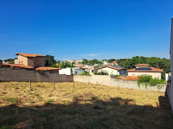 Imagem Lote com área total de 490 m² (14x35) em aclive, proporcionando vista livre na parte de trás com ...