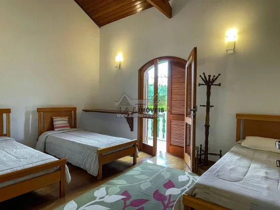 Imagem Casa à venda em Campos do Jordão, estilo clássico e conforto incomparável!