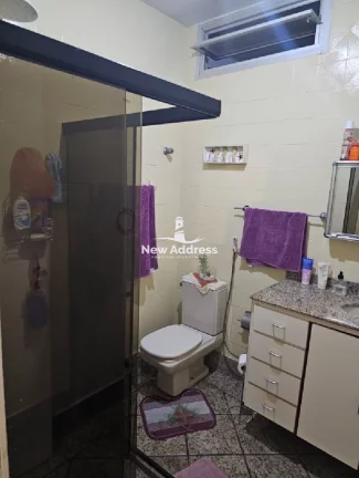 Imagem Três quadras do mar! Casa colonial em Itaparica: 180m², 3 quartos (1 suíte), 2 vagas cobertas, churrasqueira privativa. Condomínio com lazer completo.