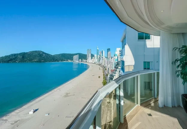 Imagem Cobertura com 3 dormitórios à venda sendo 3 suítes, 273.08 m² por - R$ 17.990.000,00 - Centro - Bal. Camboriú/SC