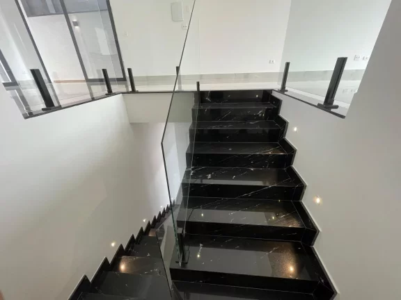 Foto do imóvel: Casa em Cajamar com 3 Suítes, 4 Vagas e Piscina