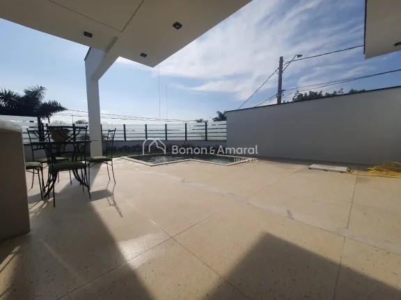 Imagem Casa Térrea à Venda com 3 Suítes - Condomínio Terras do Cancioneiro, Paulínia/SP - 242 m²

Exc...