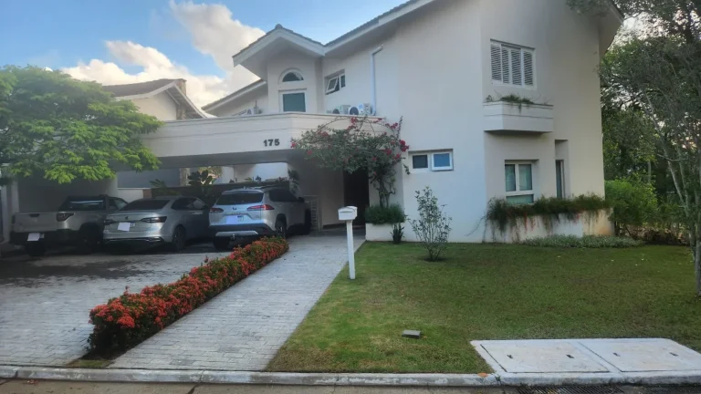 Imagem Residência Imponente em Esquina Privilegiada no Residencial Alphaville 9