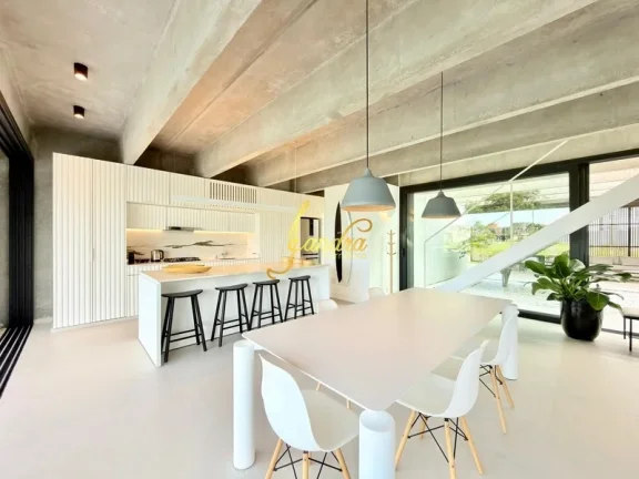 Imagem Casa contemporânea no condomínio Sense beira lago