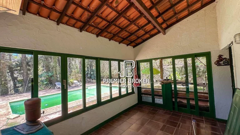 Imagem Casa com 4 dormitórios à venda, 230 m² por R$ 690.000,00 - Zona Rural - Teresópolis/RJ