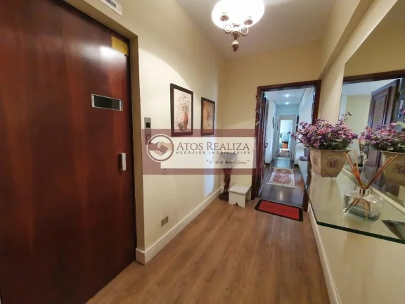 Imagem Vendo SUPER Apartamento na região do Morumbi, um excelente imóvel de 211m², com 3 Dormitorios grandes, sendo 1 Suíte com varanda, Sala de estar e Jantar, Cozinha, Lavanderia com dependência de empregada, banho Social e Lavabo, 3 vagas de garagem cobertas,