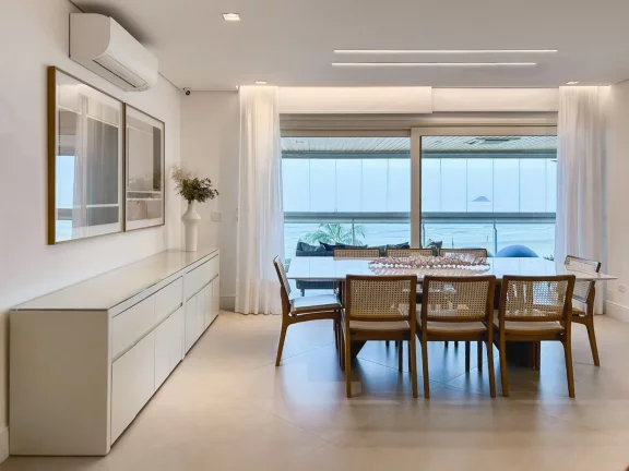 Imagem Luxuoso apartamento de 4 quartos na Riviera de São Lourenço Módulo 07: 4 suítes, 3 salas, 4 vagas de garagem e 241,13 m² de área.