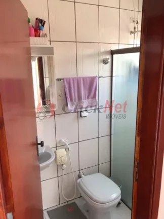 Imagem Lindo sobrado bem localizado à venda no bairro de Nova Petrópolis, São Bernardo do Campo, com 3 dormitórios, sendo 1 suíte, 2 vagas, 165 m2.