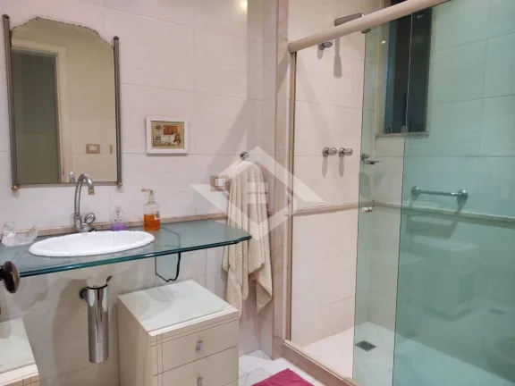 Imagem Apartamento de 3 Quartos para Venda em Copacabana com 165 m²