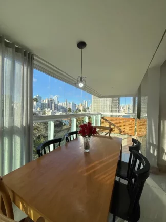 Imagem A 5ª Avenida Imóveis selecionou esse lindo apartamento, totalmente reformado no BARRA THE PLACE: 2/4, suite, 70,01 m², andar alto R$890.000,00