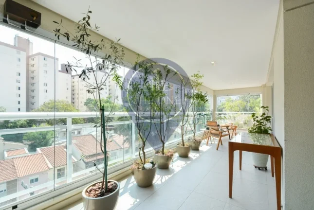 Imagem Imperdível: Apartamento de Luxo na Vila Mariana, São Paulo-SP - 4 quartos, 3 suítes, 2 salas, 5 banheiros, 3 vagas - 200m²