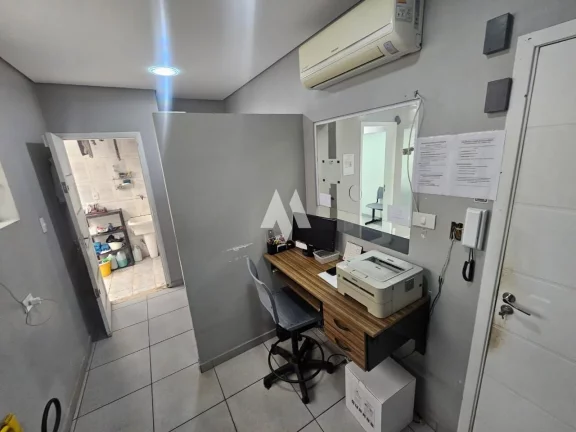 Imagem Venha conhecer este Sobrado Reformado, 3 dormitórios , 3 banheiros, uma Vaga de Garagem localizado no querido Bairro do Embaré!