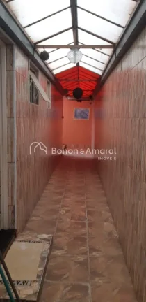 Imagem Sobrado com excelente estrutura e espaços bem distribuídos. No andar térreo, conta com uma sala a...