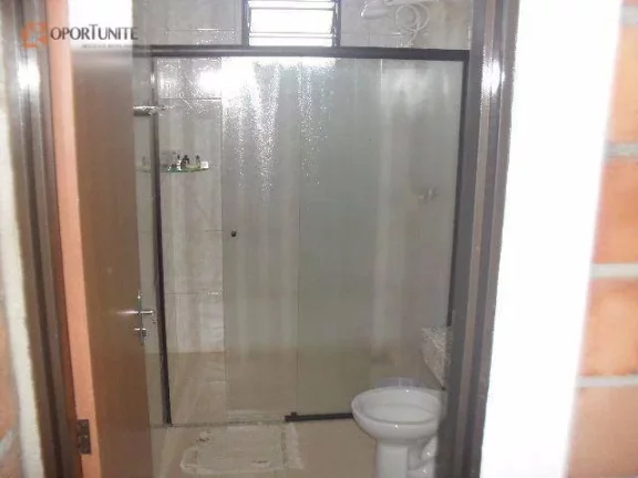 Imagem Sobrado residencial com piscina à venda.