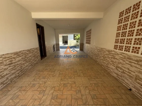 Imagem Casa semimobiliada no Gravatá com 5 dormitórios, sendo 1 suíte com 336m² de terreno a venda pela Imobiliária Adriano Carpes