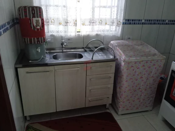 Imagem Terreno plano medindo 13X45 metros. Perfazendo uma área total de 585m².
Edícula 1° contém 2 dormitórios, sala, cozinha e bwc.
Edícula 2° possui 2 dormitórios, sala, cozinha, banheiro e lavanderia.
Barracão da frente tem área total de 90m². *Estuda-se 50% 