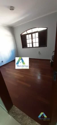 Imagem Sobrado comercial com 11 salas, 2 elevadores, cozinha , 6 banheiros, 2 vagas de garagem, portão eletrônico, sistema verisure e câmeras instalado.