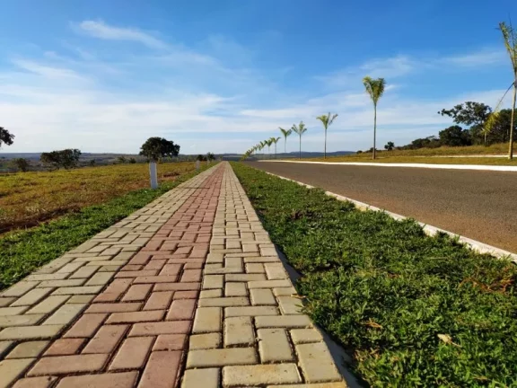Imagem Lotes Comerciais Parcelados em Avenida Pronta Para o Comércio em Caldas Novas