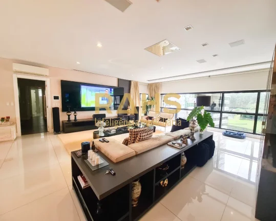 Imagem O Apartamento é composto por: Suíte master com 40,84m² contendo amplo closet e banheira. Aquecime...