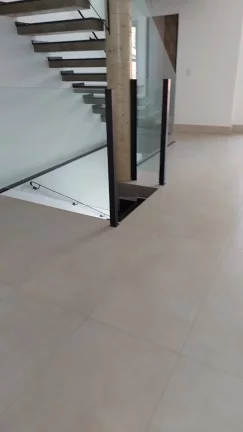 Imagem Sobrado de Alto Padrão 170 m² 3 Dormitórios 5 Vagas de Garagens