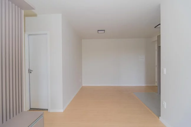 Imagem Belíssimo apartamento semi mobiliado, no Campo Comprido disponível para sua primeira locação composto de: