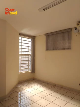Imagem Casa para locação no Parque dos Lagos em Ribeirão Preto-SP: 3 quartos, 1 suíte, 2 salas, 3 banheiros, 1 vaga, 354m² de área.