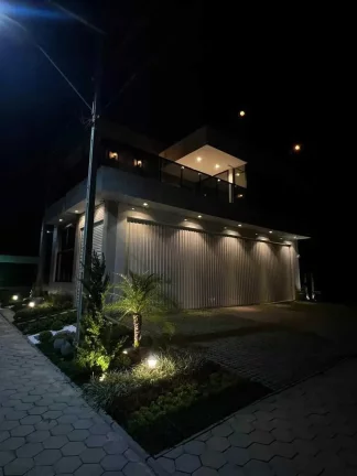 Imagem Casa em hangar com 3 suítes e 2 vagas de garagem entre Itajaí e Brusque.