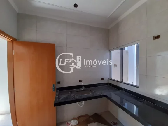 Imagem Linda casa à venda com acabamento impecável e localização privilegiada.