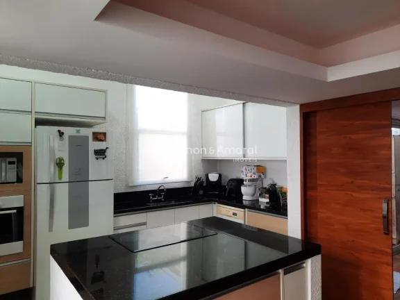 Imagem Esta casa térrea contemporânea oferece:
? Ambientes integrados com ótimo aconchego;
 ? Living amp...