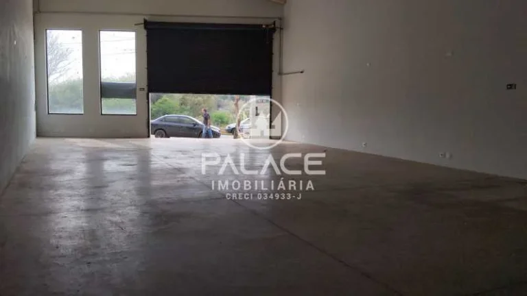 Imagem .Barracão excelente localização com 271,75 m²
 Salão comercial 
 02 banheiros social,;
 Cozinh...