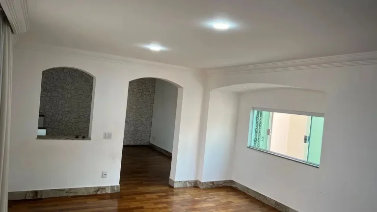 Imagem Casa Comercial para Locação no Jardim Santa Rosália, Sorocaba-SP: 2 Quartos, 2 Suítes, 2 Salas, 3 Banheiros, 300m².