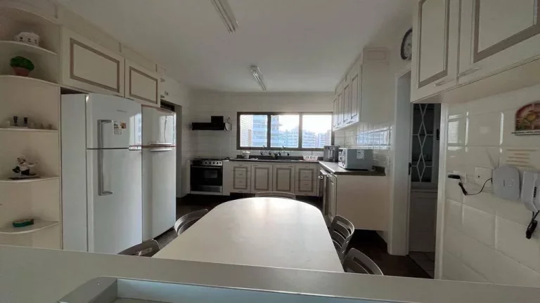 Imagem Residência à Beira-Mar: Luxo e Conforto com Vista Panorâmica